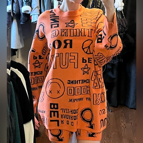 Orange Graphic Knit Set (Sweater and Shorts) - Picture 4 of 4